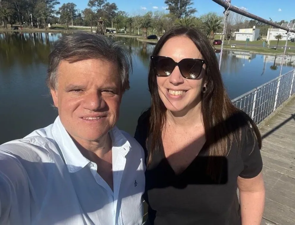 Quique Sacco y María Eugenia Vidal, juntos en el parque Las Acollaradas de Bolívar