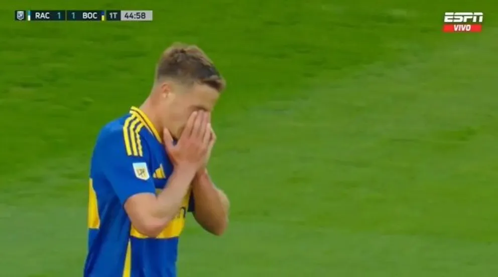 ¡Lo tuvo Nacho! Miramón aprovechó un rebote del arquero, pero la pelota se fue arriba del travesaño