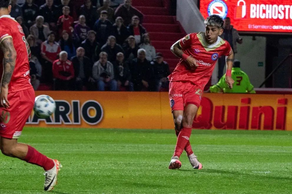 'Pupi' Lescano volvió al gol y Argentinos Juniors al triunfo: mirá la definición del 22