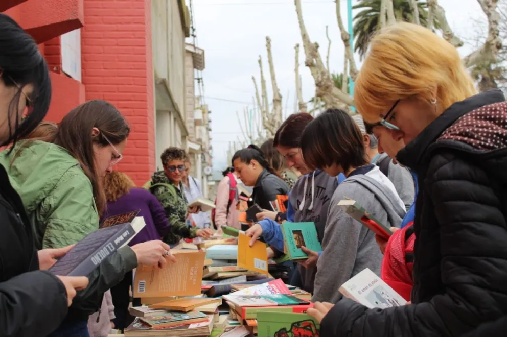 Las bibliotecas populares celebran la Bibliodiversidad con una suelta de libros