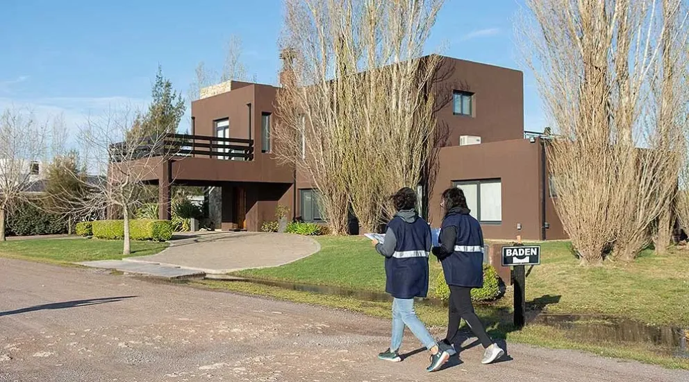 Detectaron una concesionaria de vehículos de lujo y propiedades no declaradas en un country de la zona