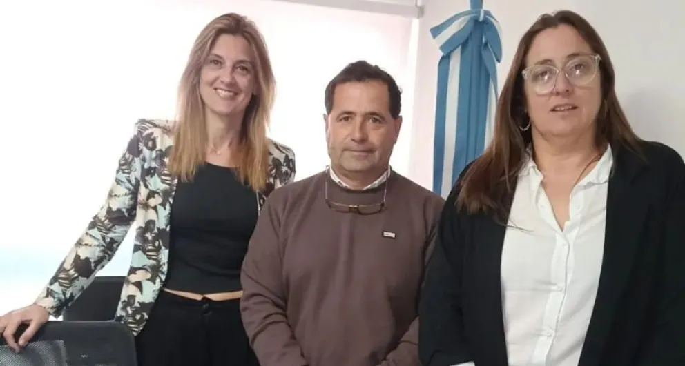 El bombero Jorge García inició su trayecto al frente de la oficina de Anses en Bolívar