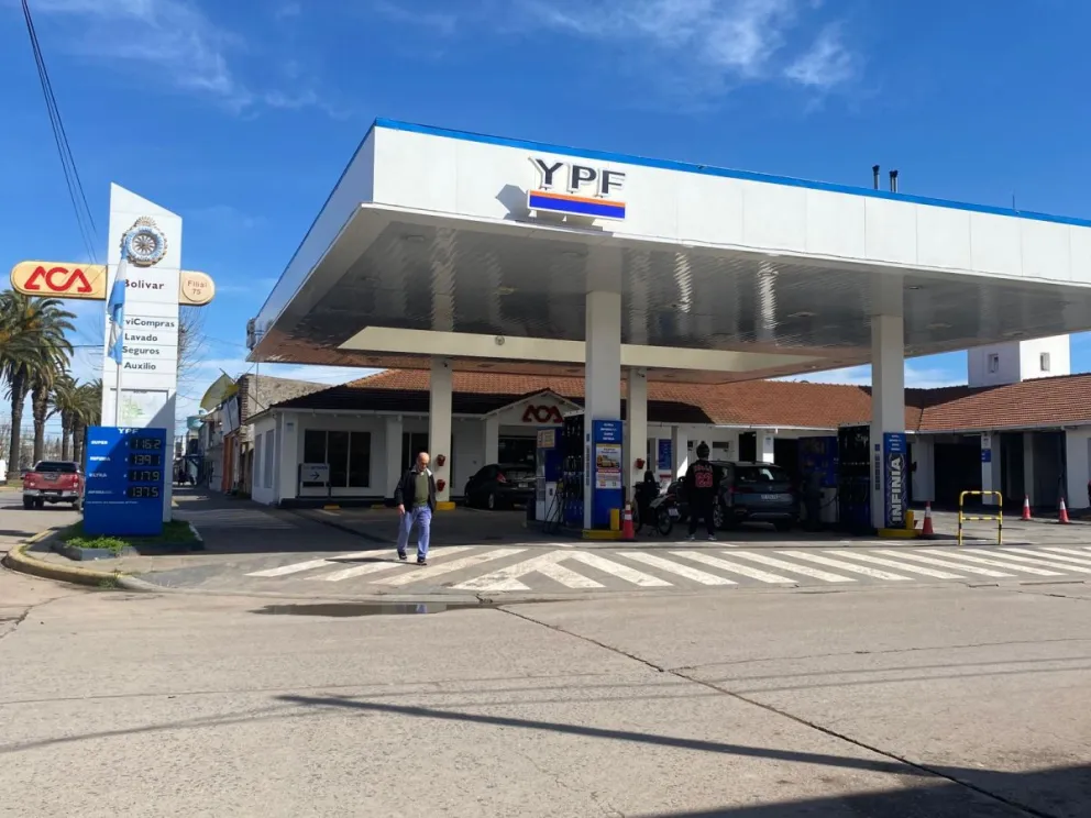 Subieron otra vez los combustibles: cuánto sale el litro de nafta y de gasoil en Bolívar