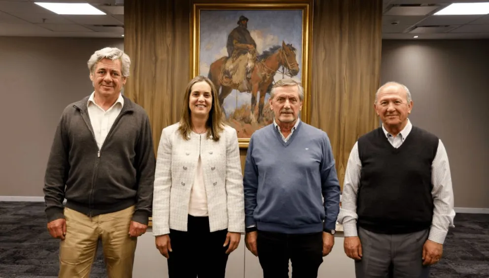 Representantes de las cuatro entidades que conforman la Mesa de Enlace.