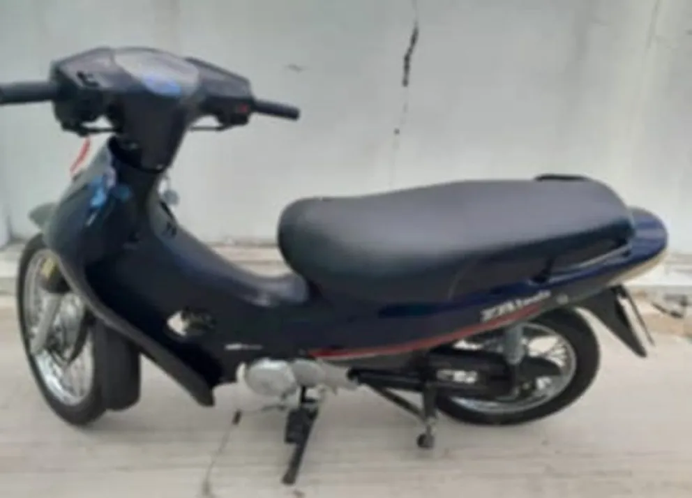 Se llevaron una moto de una cochera y ofrece $100 mil a quien aporte datos