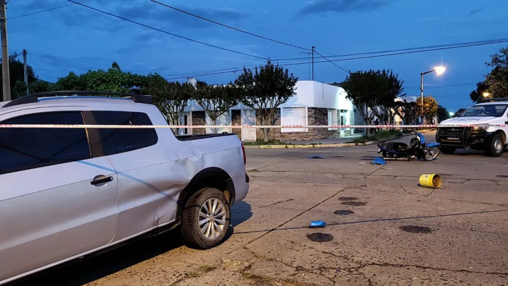 Tránsito cortado en una esquina de Bolívar tras fuerte choque que dejó un hospitalizado