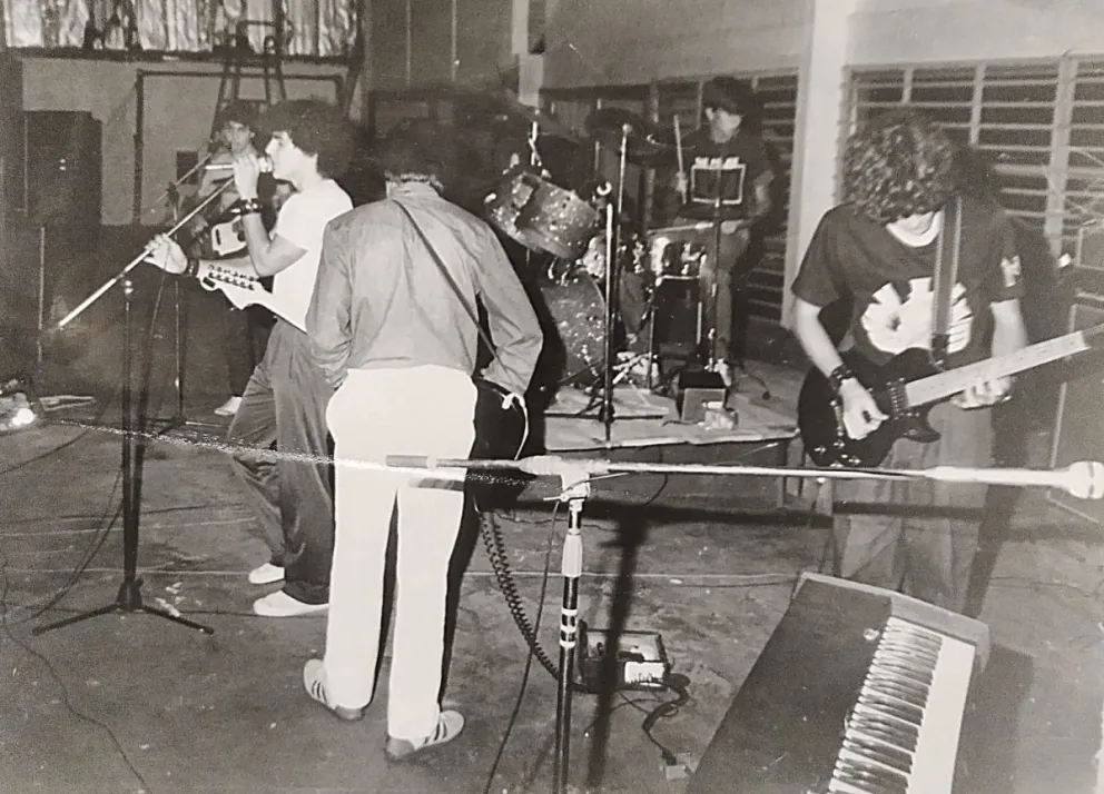 Daniel 'Topo' Crespo, Michel Scenna y sus bandas Crux, Apterráneo, Picaporte, Flema y Cieguitos Voladores