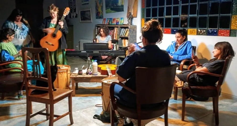 Taller de encuadernación, música-poesía y teatro, lo que ofrecerá Casa Negra el fin de semana