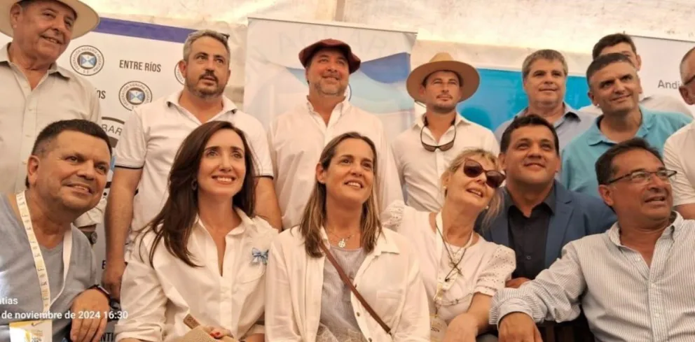 Andrea Sarnari con Victoria Villarruel