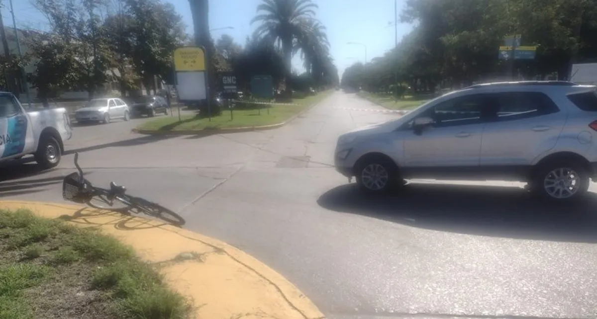 Una mujer que circulaba en bicicleta fue hospitalizada tras un choque ...
