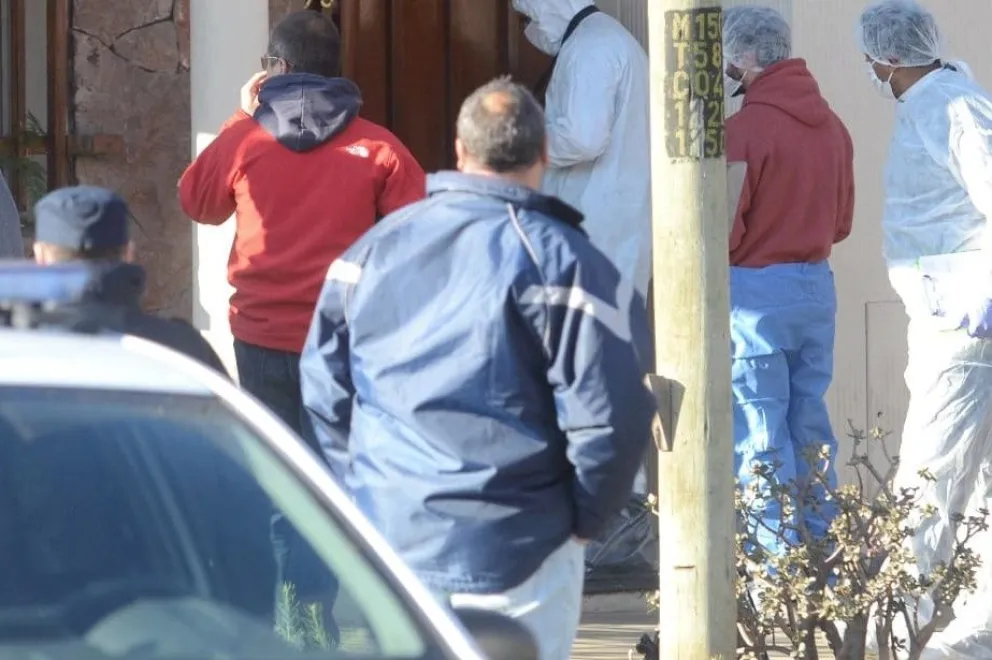 La Policía Científica de Pehuajó continua con el análisis de los elementos del crimen.