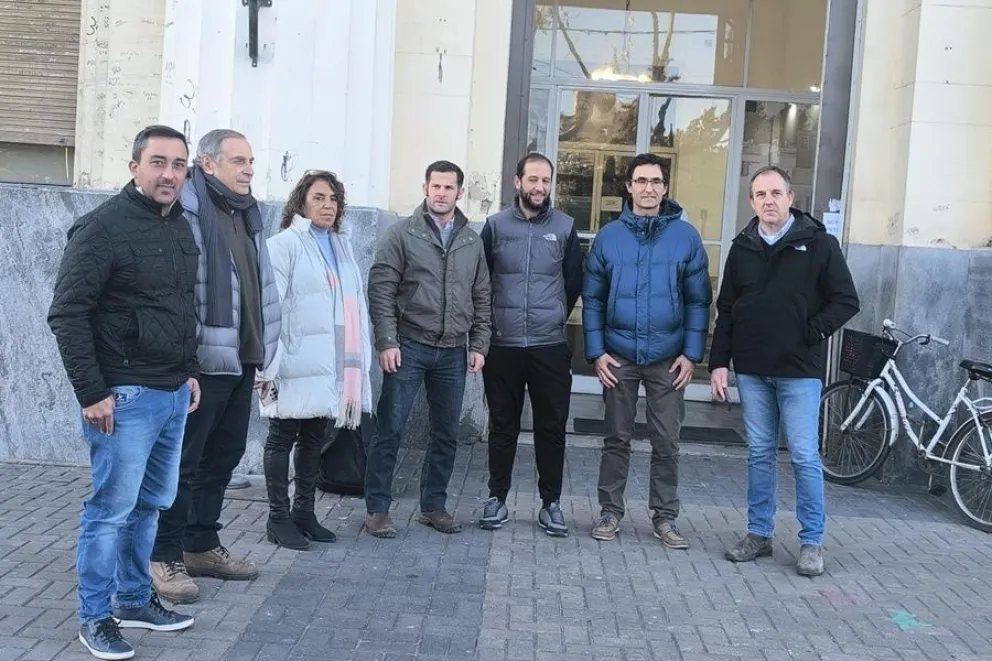 Agustín Britos (SRB), Rogelio Bellomo (Coop.Agrop.), Patricia Iglesias (CARBAP), Ignacio Kovarski (Pte. CARBAP), Eliel Nabaes (Pte. Federación Agraria Argentina, filial Bolívar), Carlos María Morales (SRB), José Gabriel Erreca (Pte.SRB)