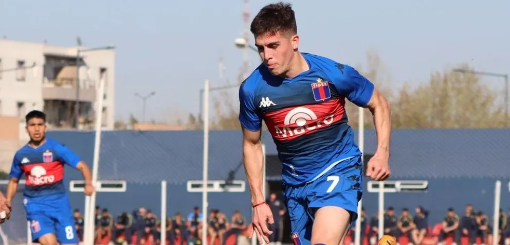 El delantero estuvo los últimos dos años en el club de Victoria.