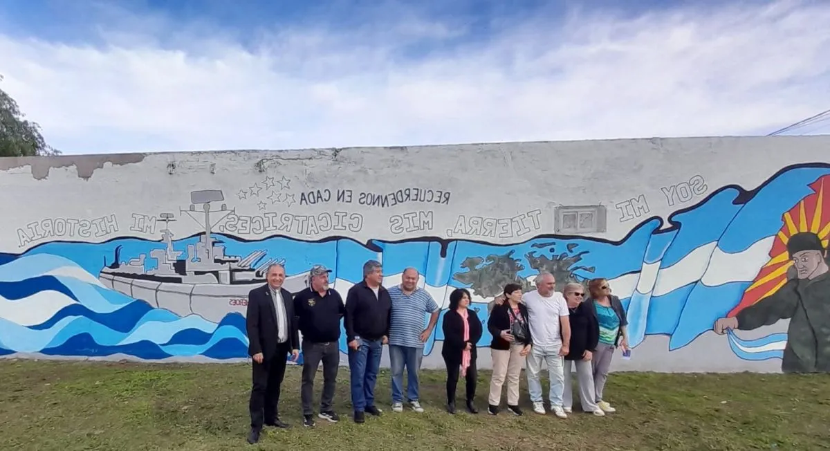 Restauran mural en homenaje a la gesta de Malvinas en Bolívar.
