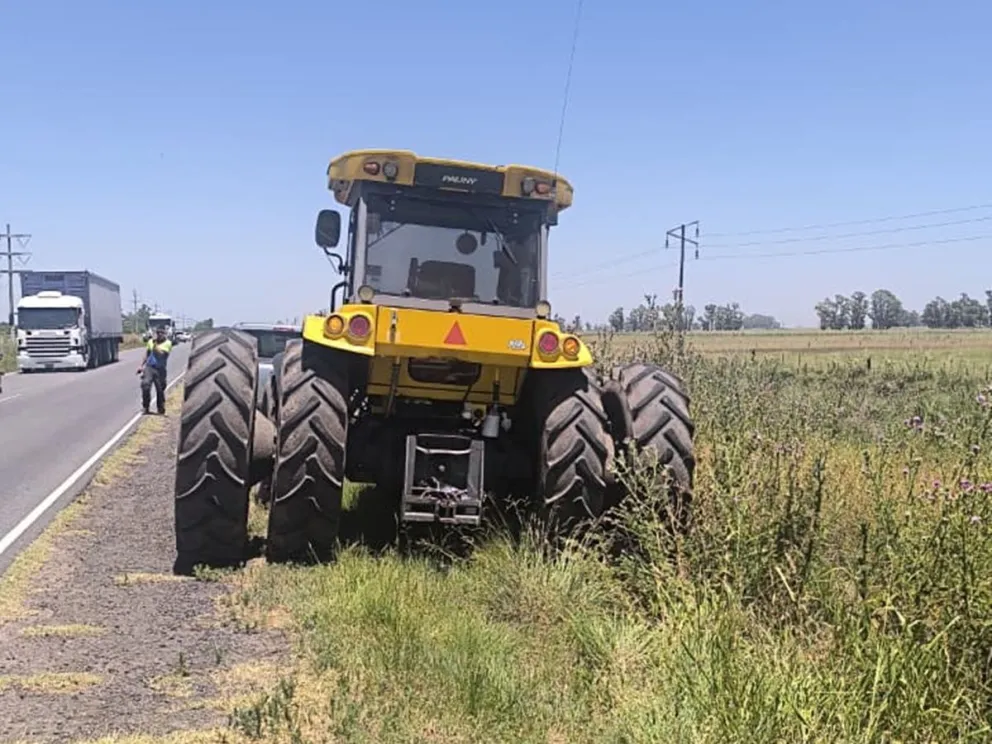 Un auto y un tractor chocaron en la Ruta 65: cinco personas resultaron hospitalizadas
