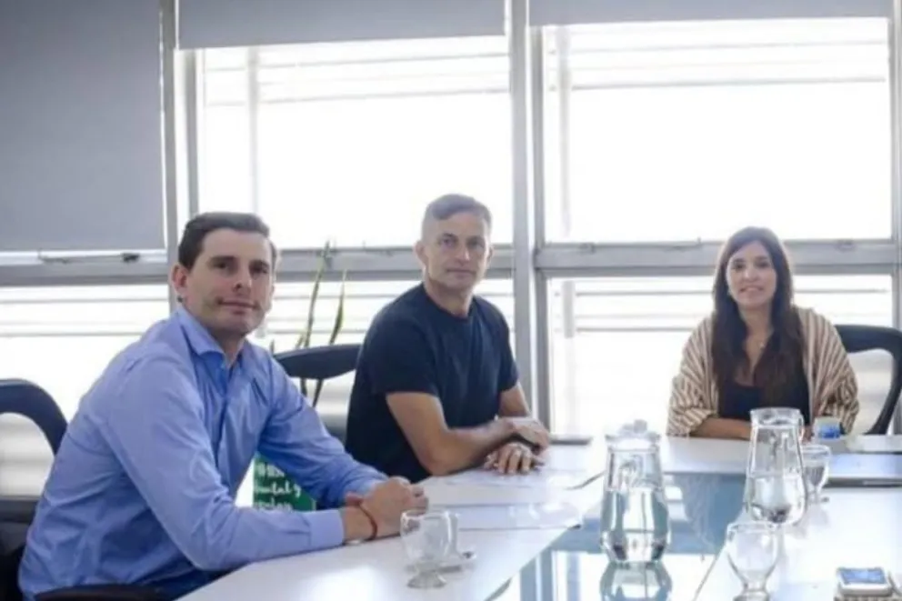 Ezequiel Casartelli, Eduardo Bucca y Daniela Vilar, ministra de Ambiente de la Provincia de Buenos Aires.