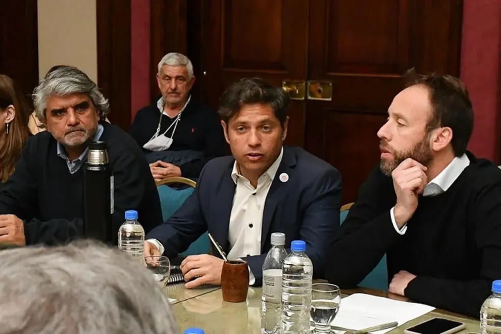 Walter Correa (Ministro de Trabajo), Axel Kicillof (Gobernador) y Pablo López (Ministro de Economía).