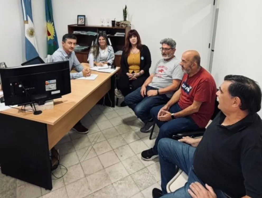 Representantes de Atramubo en reunión con el secretario de Hacienda, Javier Erreca.