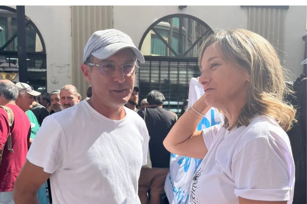 Marcos Pisano junto a Malena Galmarini.