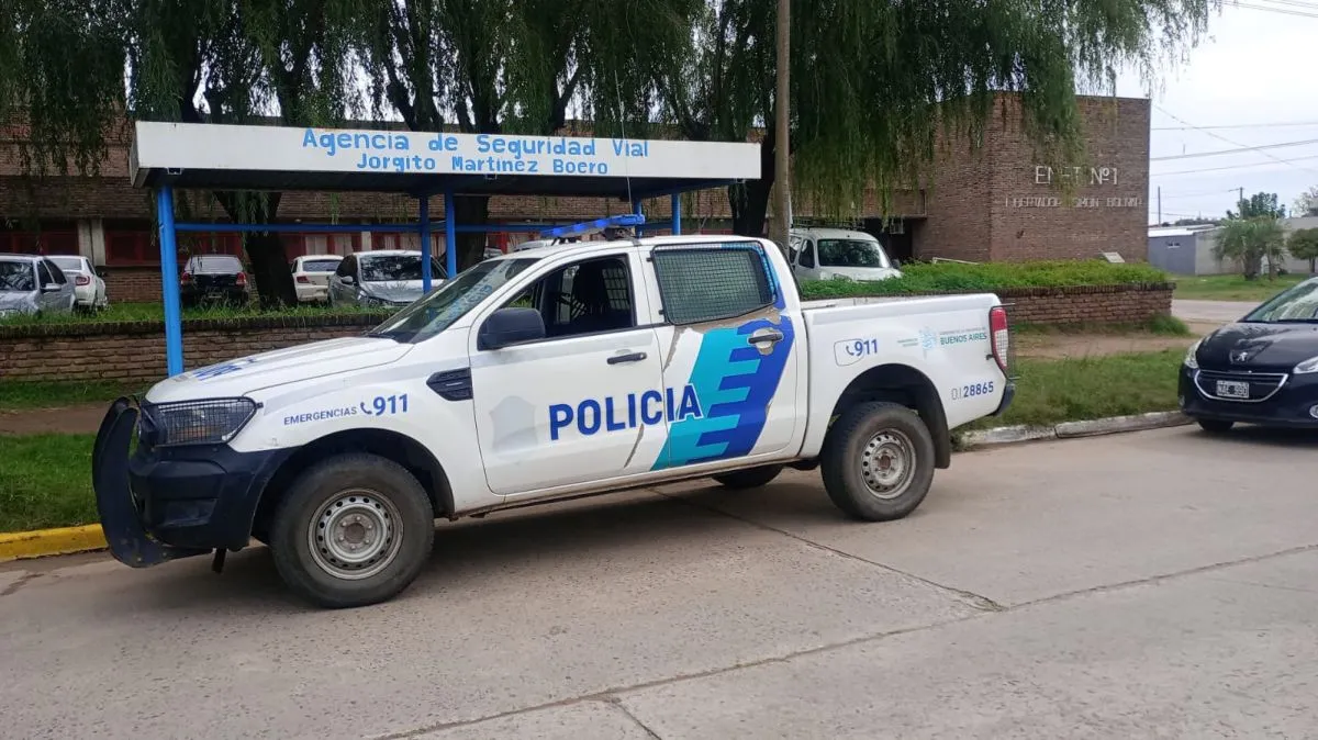 Movimiento policial en la Escuela T&eacute;cnica de Bol&iacute;var por amenazas de tiroteo.