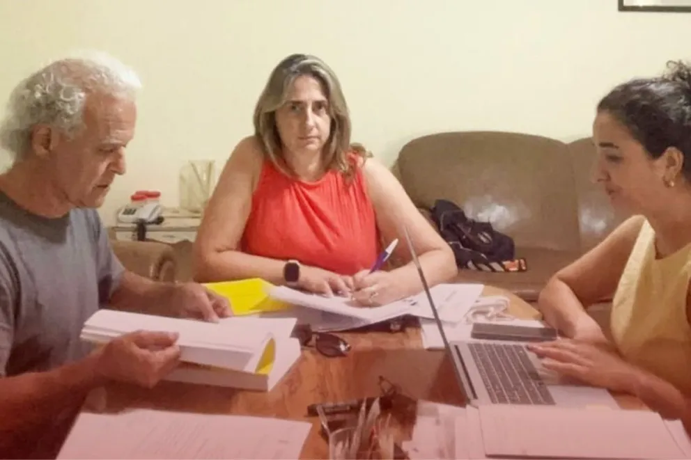 Pablo Fabris, Karina Otano y Emilia Palomino, concejales de la Unión Cívica Radical (UCR).