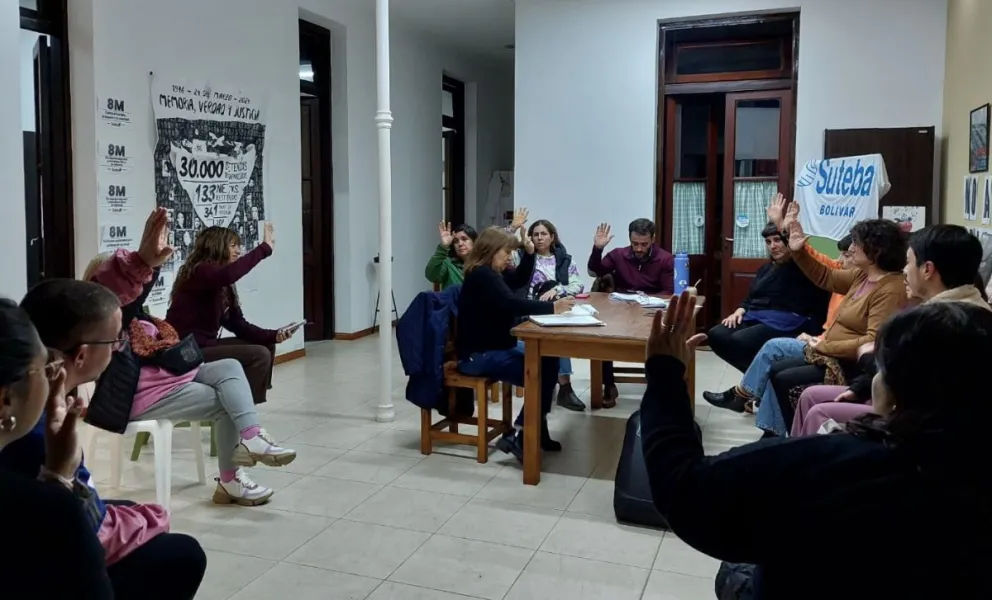 Asamblea docente en SUTEBA Bolívar en la que se trató la propuesta salarial.